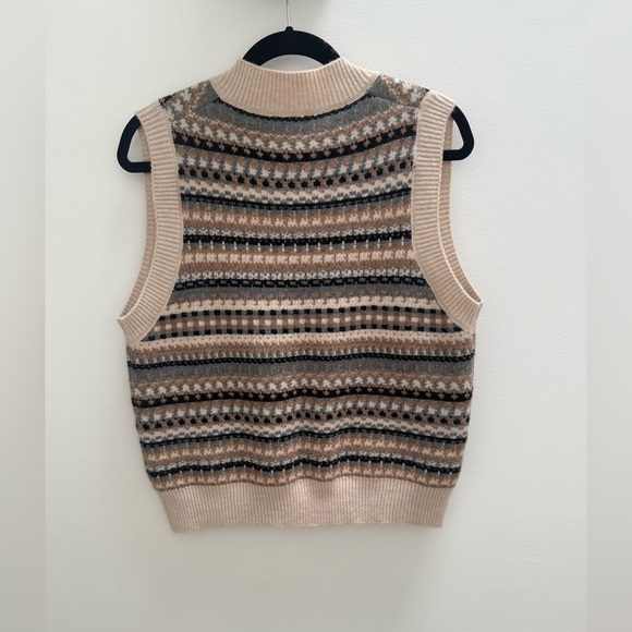 Vest. - Picture 3 of 4